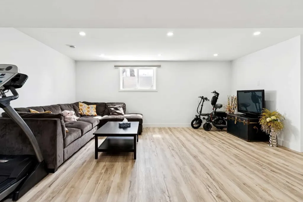 176 Penmeadows Close SE Calgary AB T2A3S2