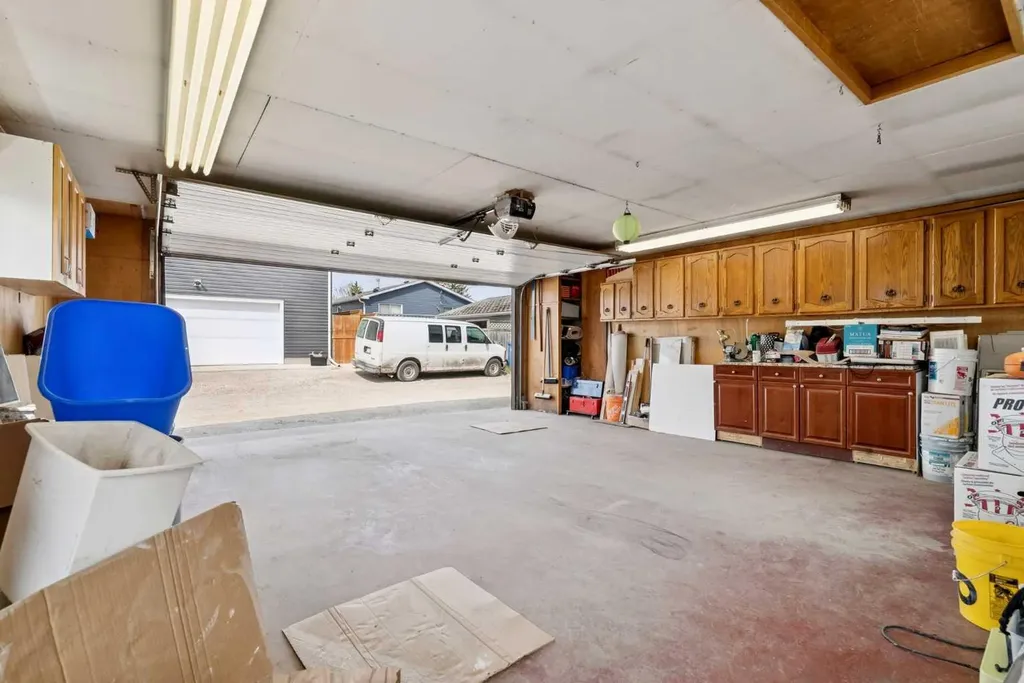 176 Penmeadows Close SE Calgary AB T2A3S2