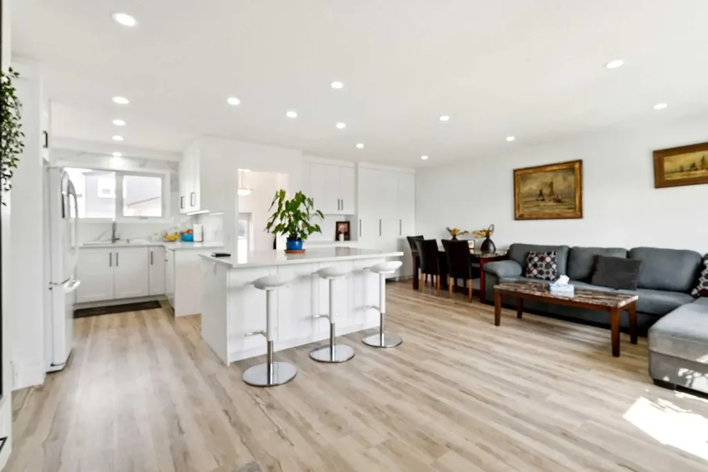 176 Penmeadows Close SE Calgary AB T2A3S2