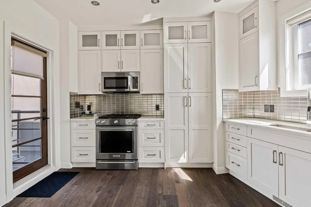 125 41 Avenue SW Calgary AB T2S 3H3
