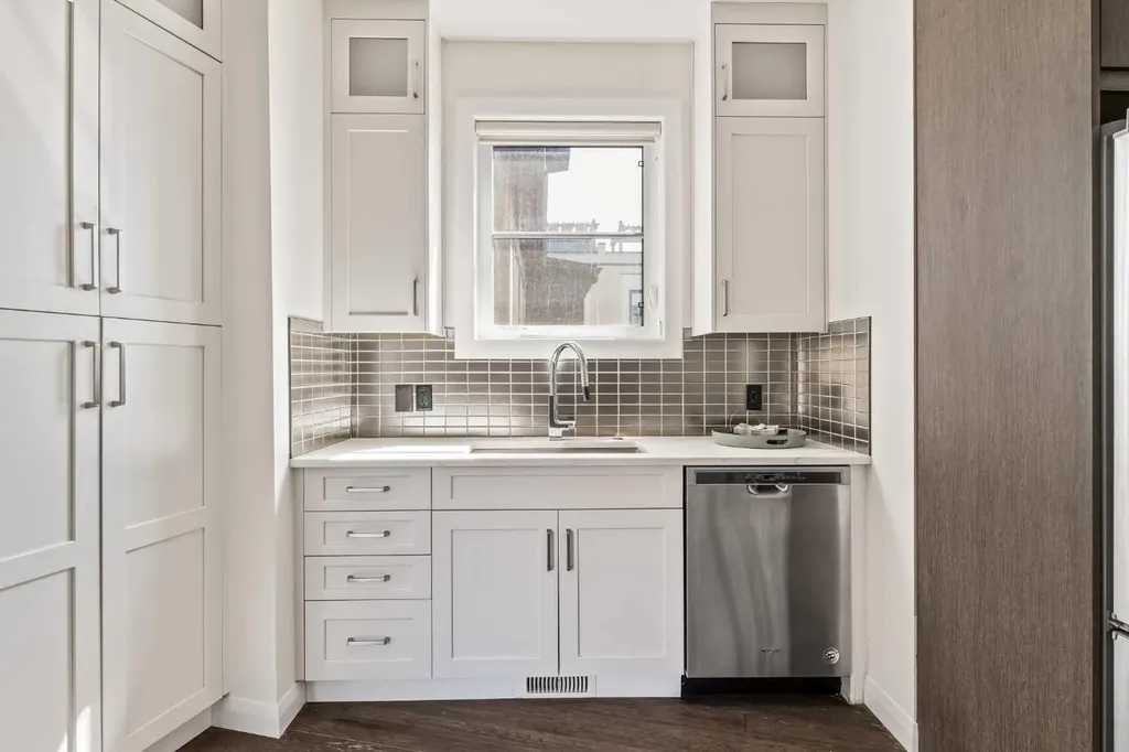 125 41 Avenue SW Calgary AB T2S 3H3