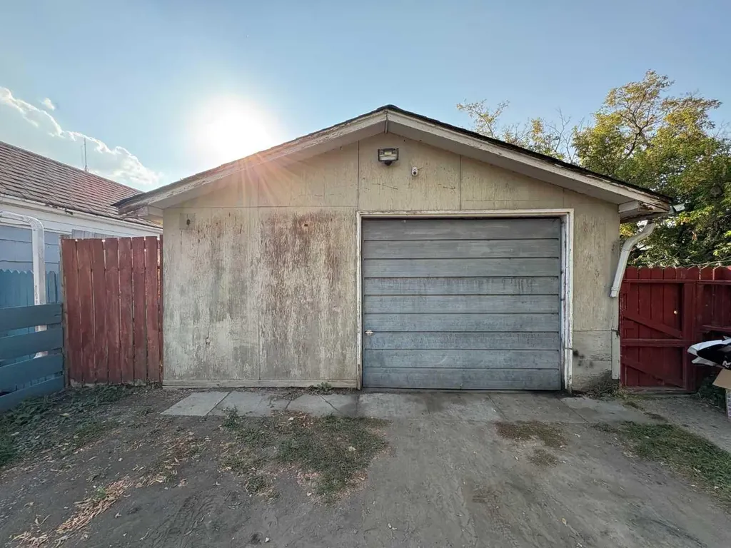 5821 44 Avenue Red Deer AB T4N 3J4