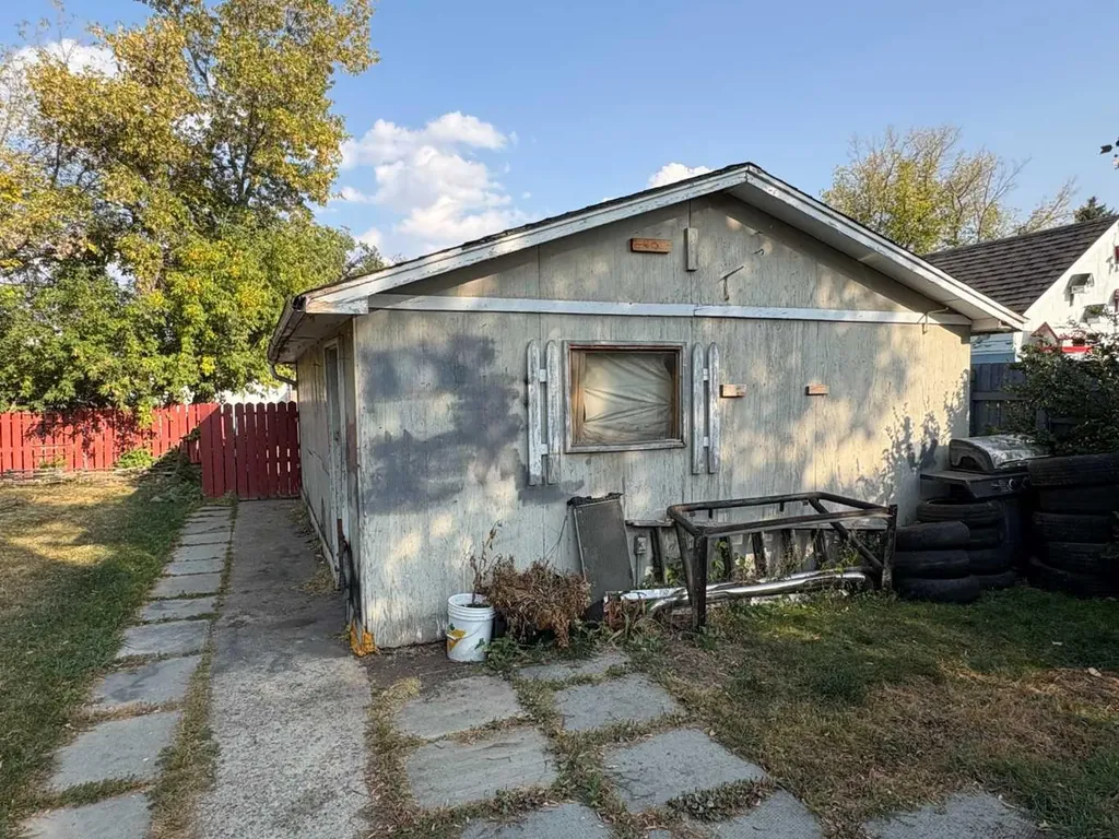 5821 44 Avenue Red Deer AB T4N 3J4