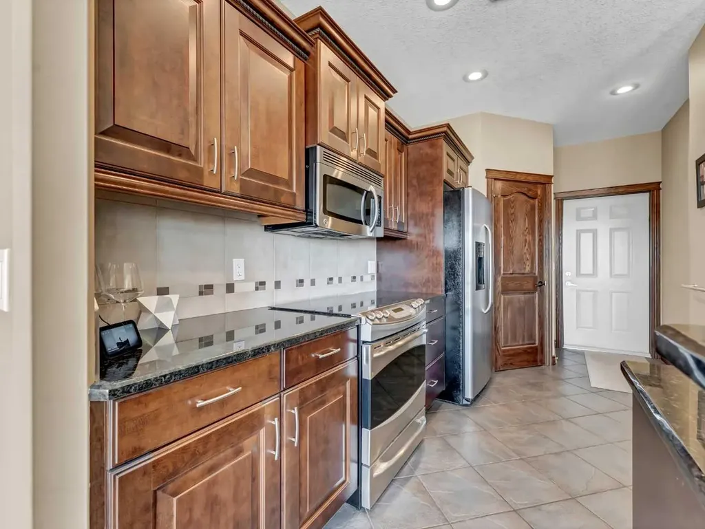 16 Palisades Mews NE Medicine Hat AB T1C 2B5