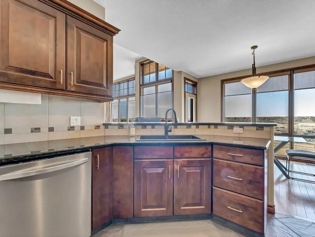 16 Palisades Mews NE Medicine Hat AB T1C 2B5