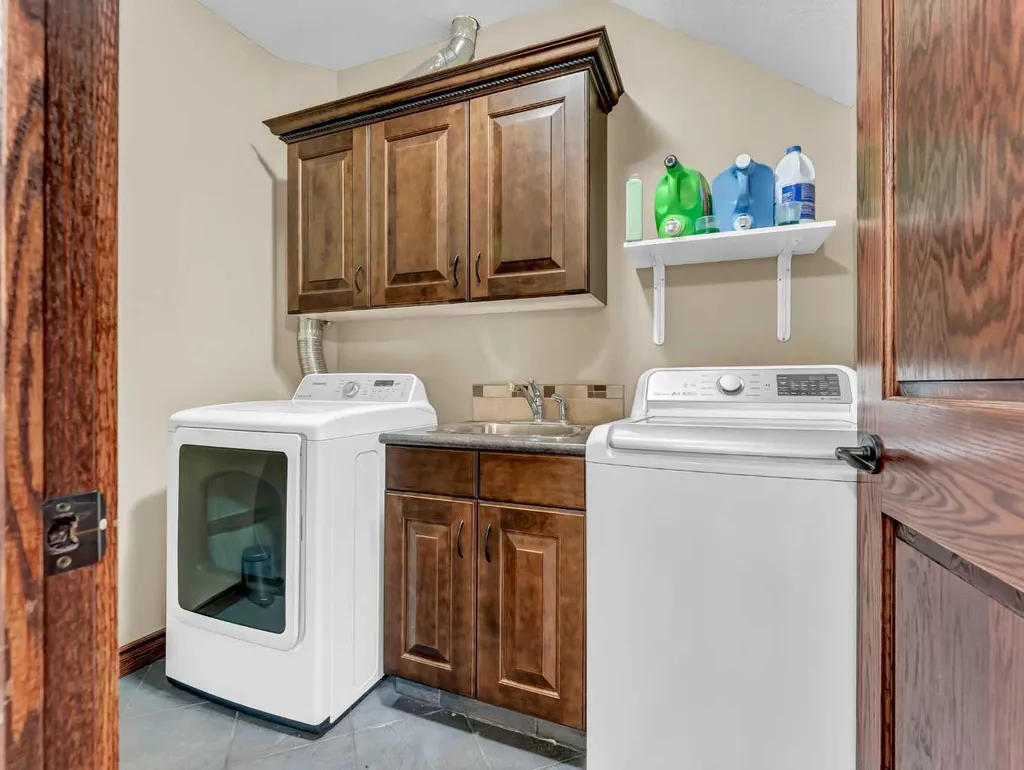 16 Palisades Mews NE Medicine Hat AB T1C 2B5