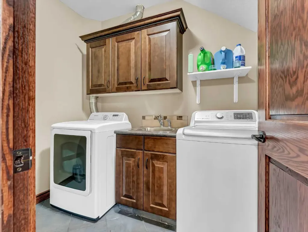 16 Palisades Mews NE Medicine Hat AB T1C 2B5
