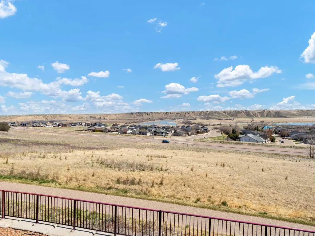 16 Palisades Mews NE Medicine Hat AB T1C 2B5