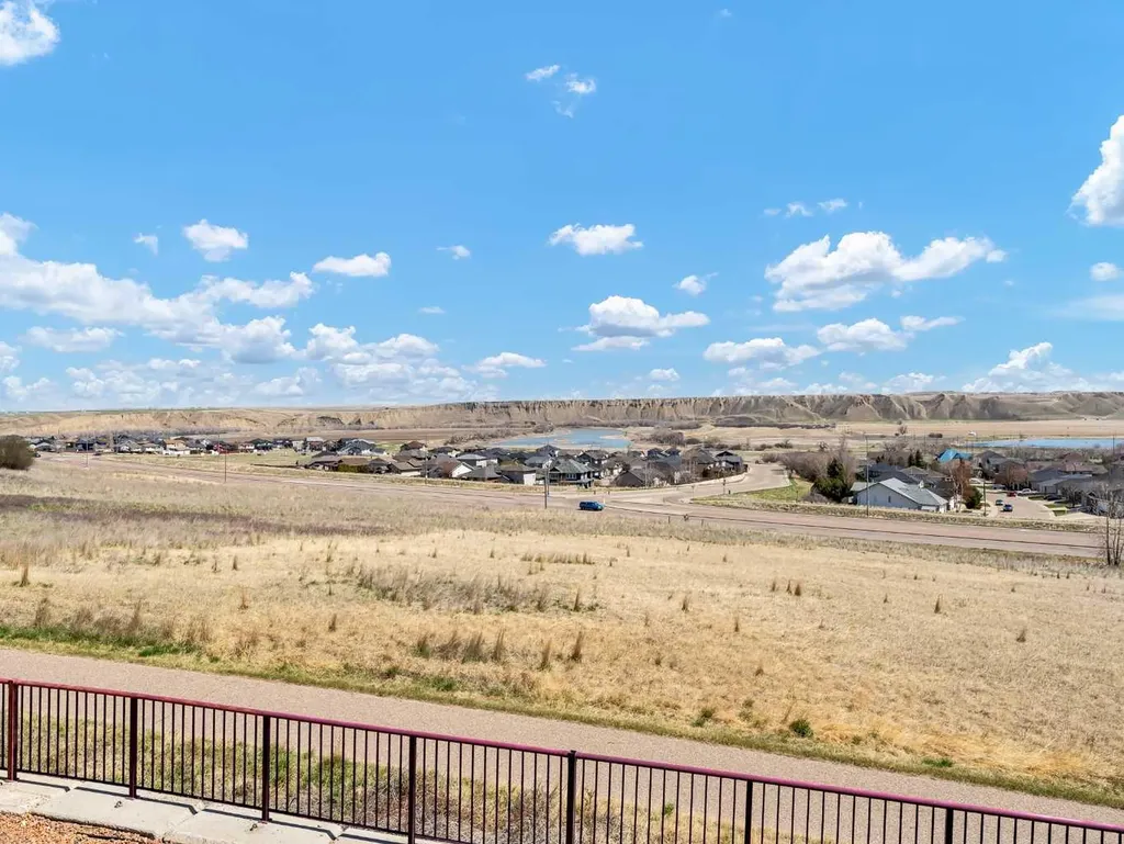 16 Palisades Mews NE Medicine Hat AB T1C 2B5
