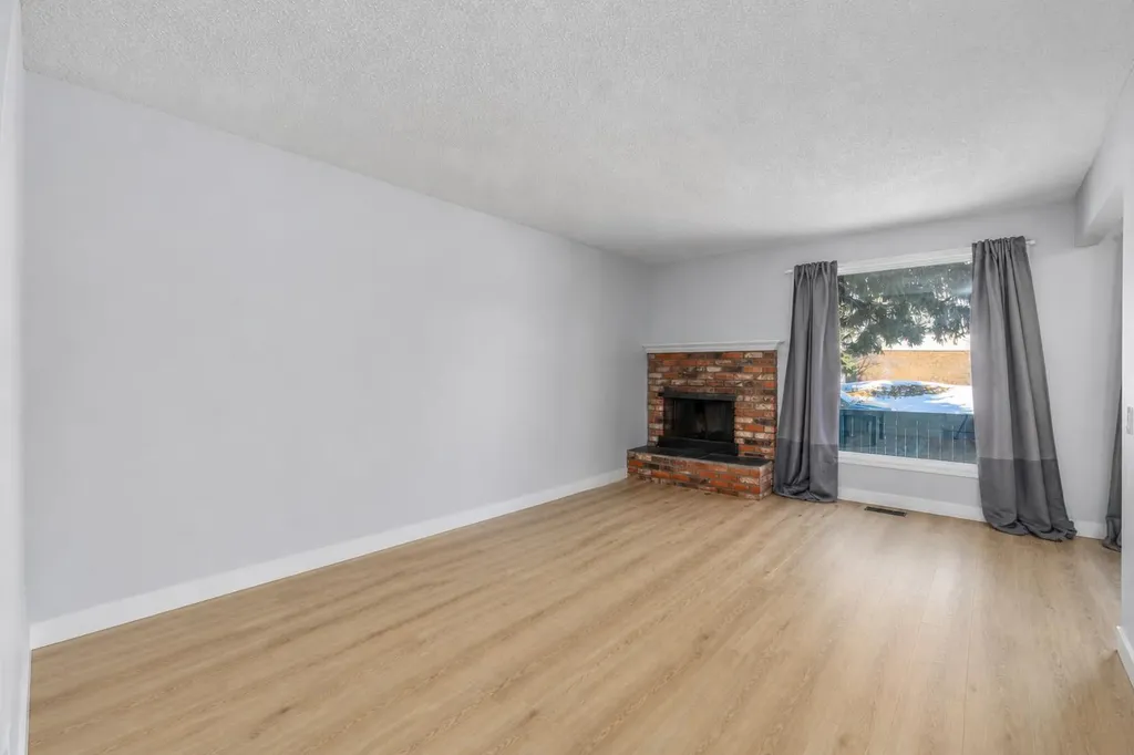 5315 53 Avenue NW Calgary AB T3A 2E7