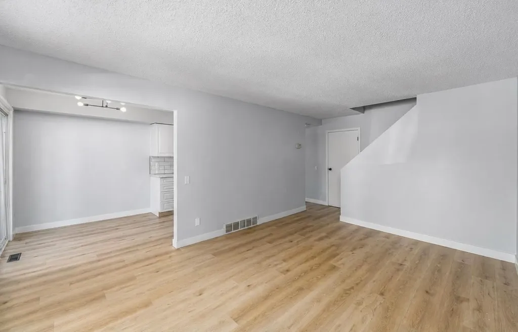 5315 53 Avenue NW Calgary AB T3A 2E7