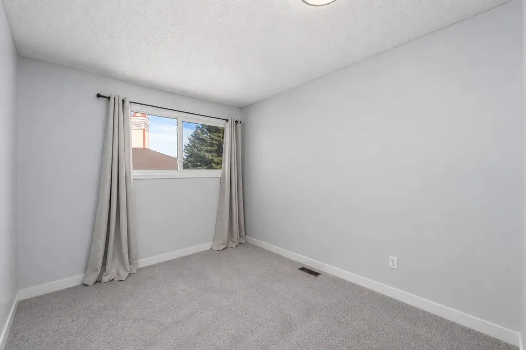 5315 53 Avenue NW Calgary AB T3A 2E7