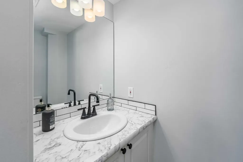 5315 53 Avenue NW Calgary AB T3A 2E7