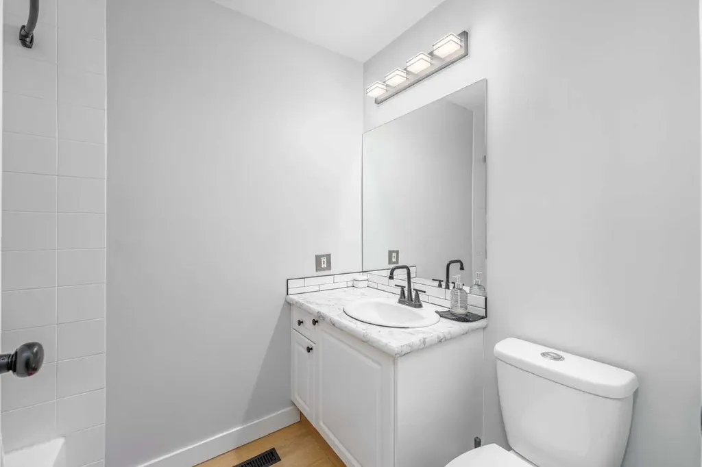 5315 53 Avenue NW Calgary AB T3A 2E7