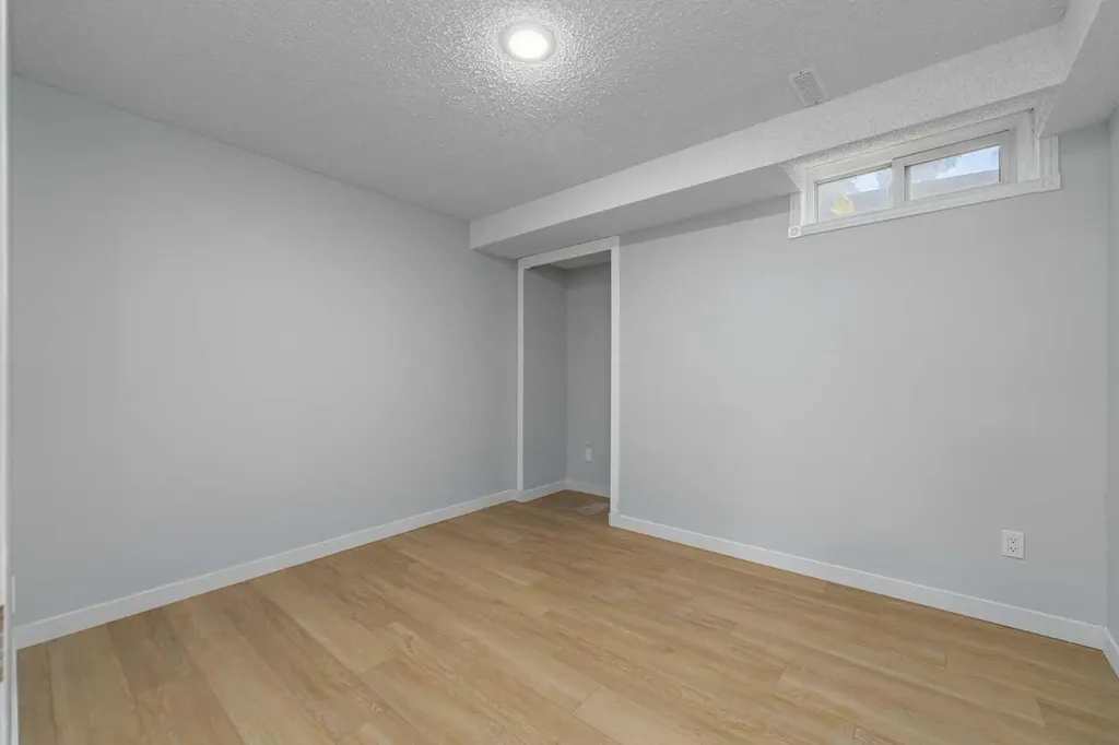 5315 53 Avenue NW Calgary AB T3A 2E7