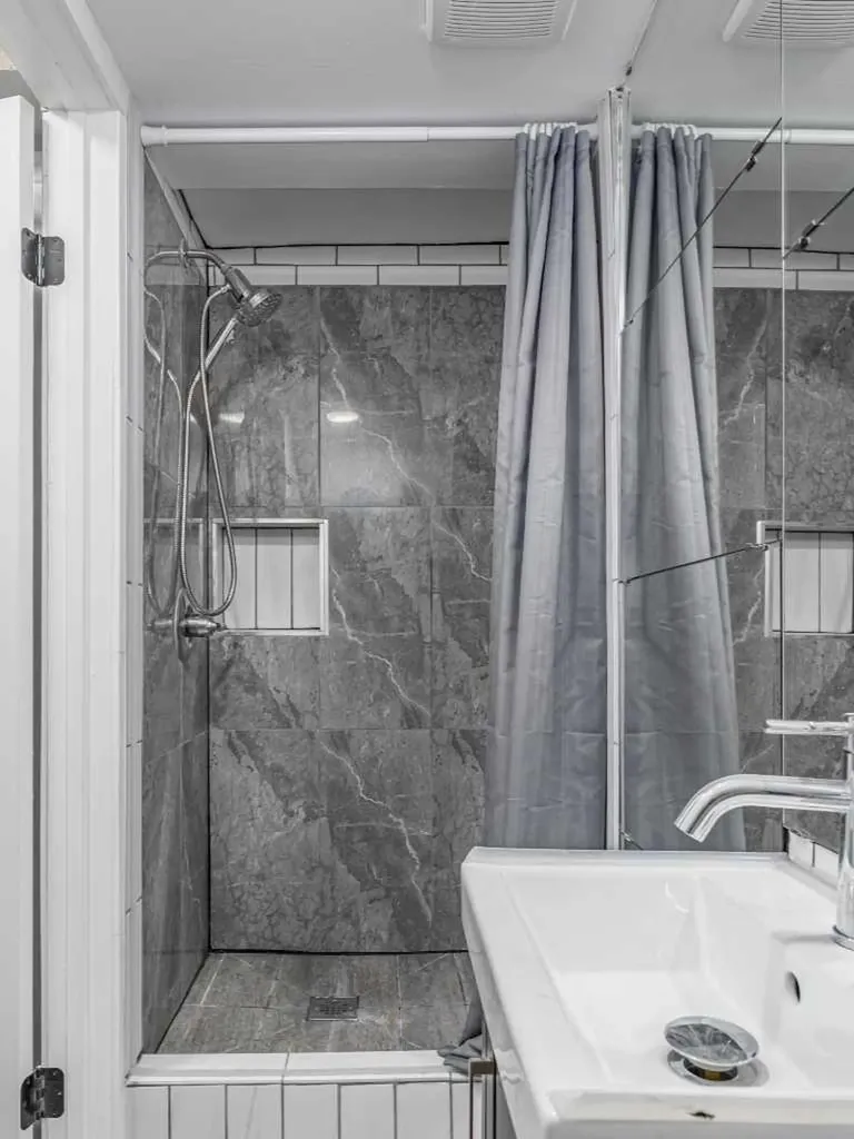 5315 53 Avenue NW Calgary AB T3A 2E7