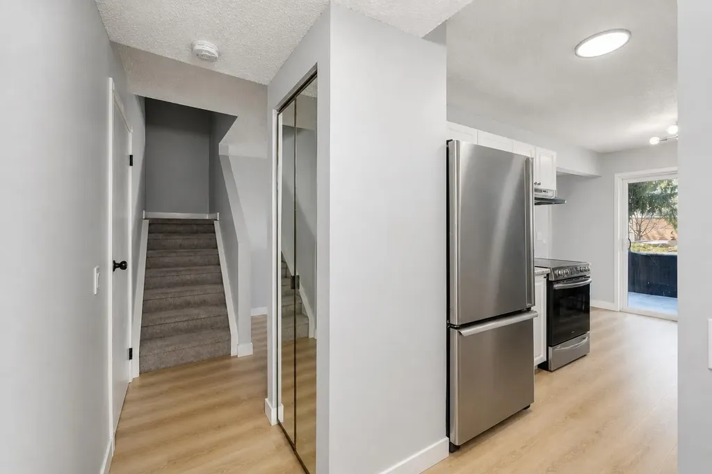 5315 53 Avenue NW Calgary AB T3A 2E7