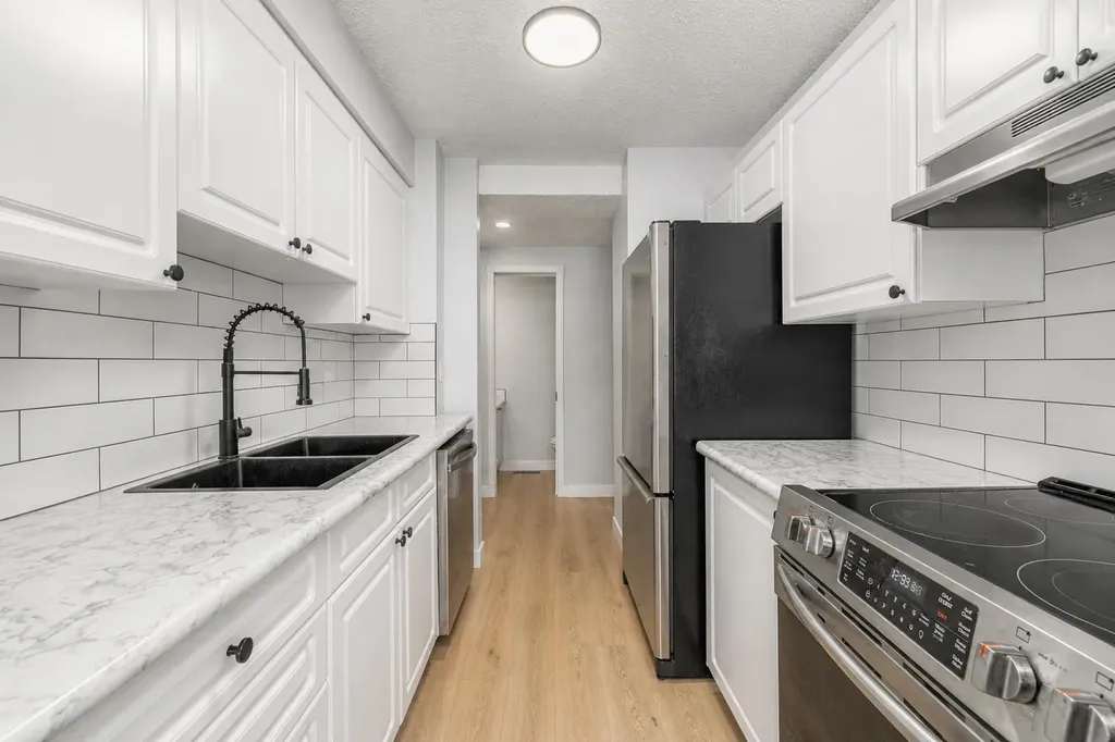 5315 53 Avenue NW Calgary AB T3A 2E7