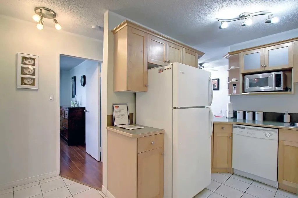 1320 12 Avenue SW Calgary AB T3C3R6