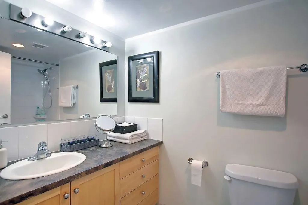 1320 12 Avenue SW Calgary AB T3C3R6