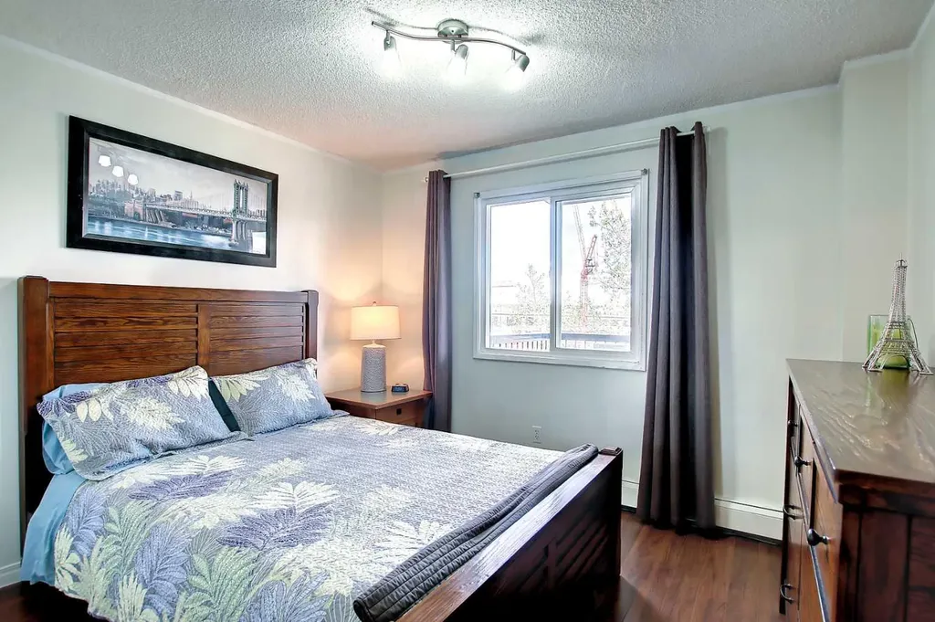 1320 12 Avenue SW Calgary AB T3C3R6