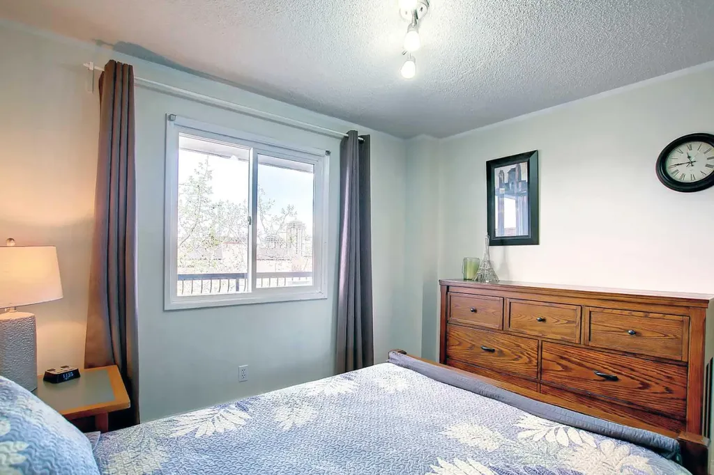 1320 12 Avenue SW Calgary AB T3C3R6