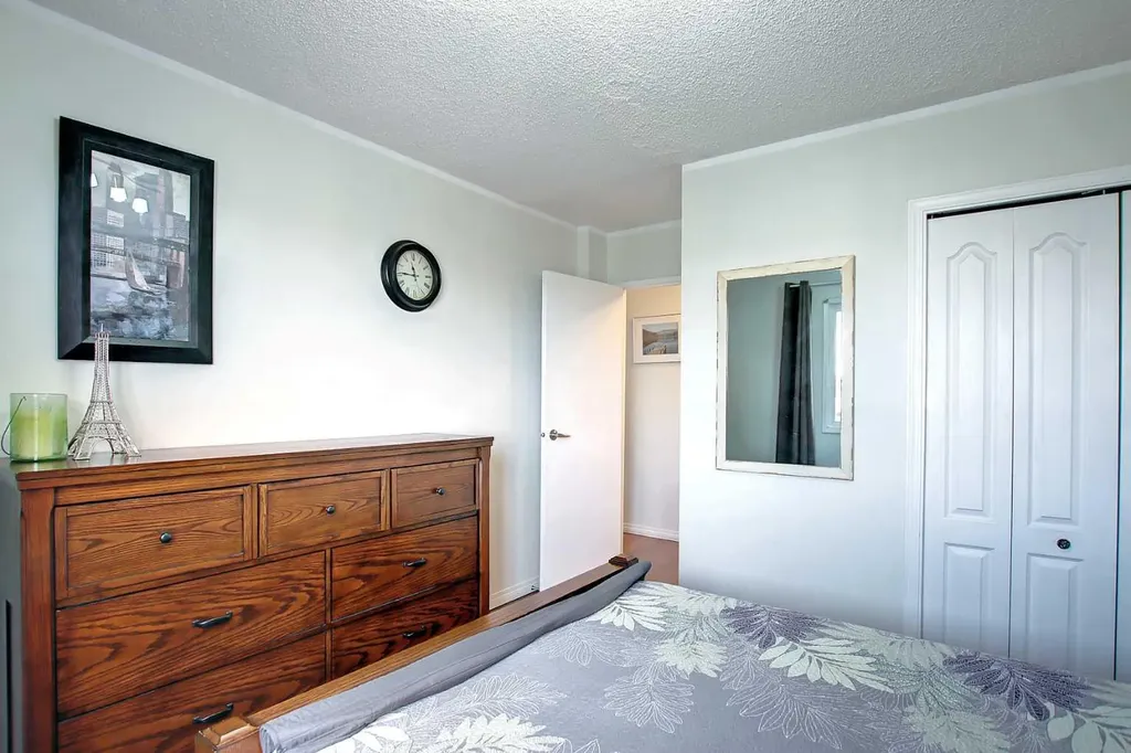 1320 12 Avenue SW Calgary AB T3C3R6