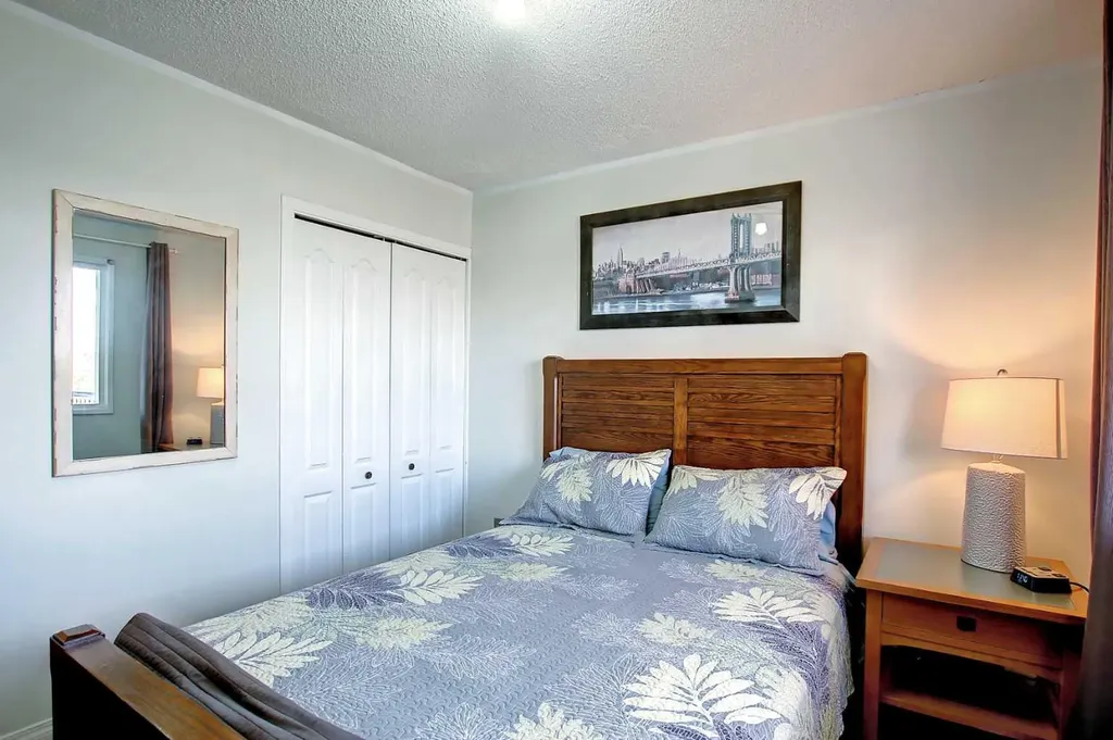 1320 12 Avenue SW Calgary AB T3C3R6