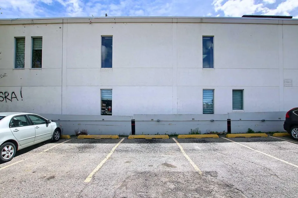 1320 12 Avenue SW Calgary AB T3C3R6