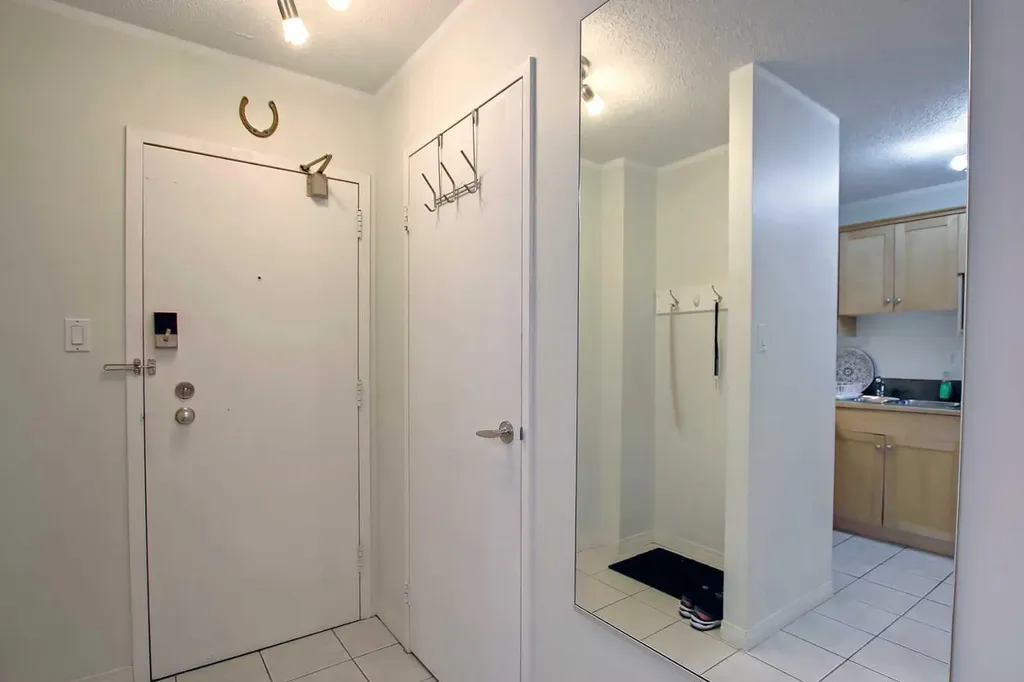 1320 12 Avenue SW Calgary AB T3C3R6