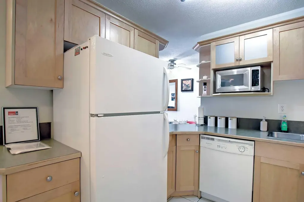 1320 12 Avenue SW Calgary AB T3C3R6