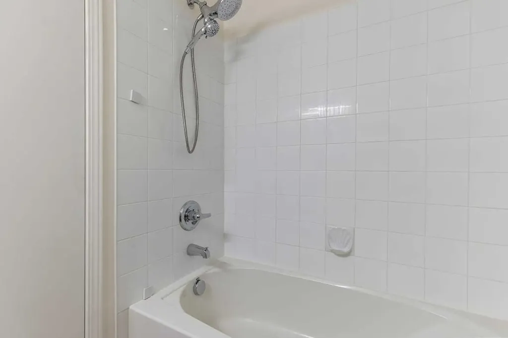 1620 70 Street SE Calgary AB T2A 7Y9