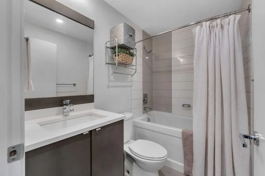 323 20 Avenue SW Calgary AB T2S2G5