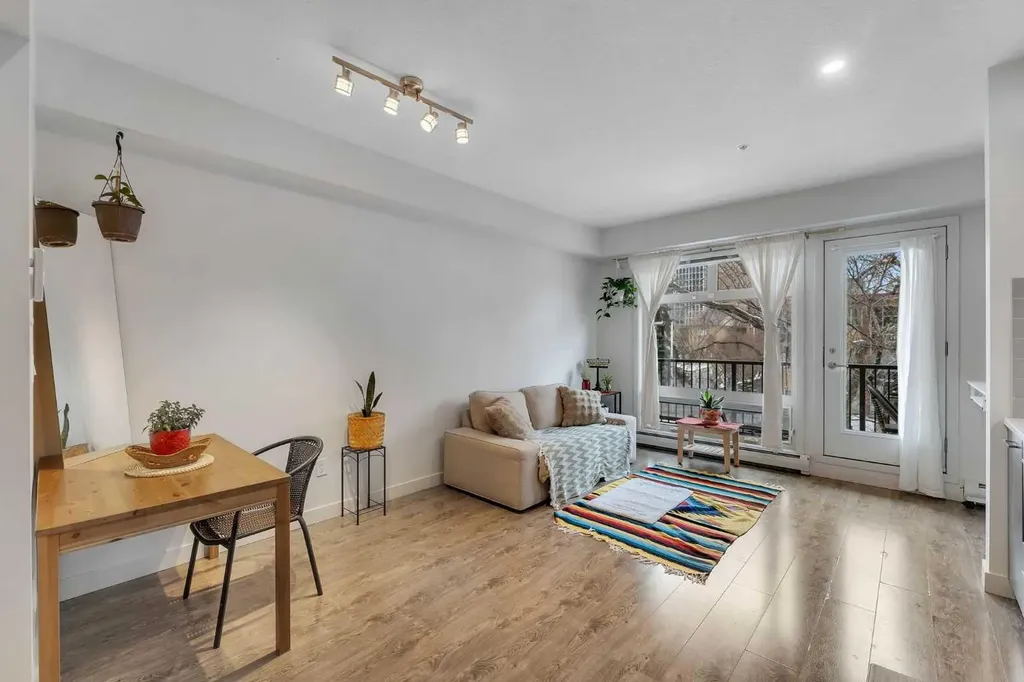 323 20 Avenue SW Calgary AB T2S2G5