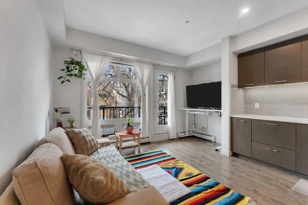 323 20 Avenue SW Calgary AB T2S2G5