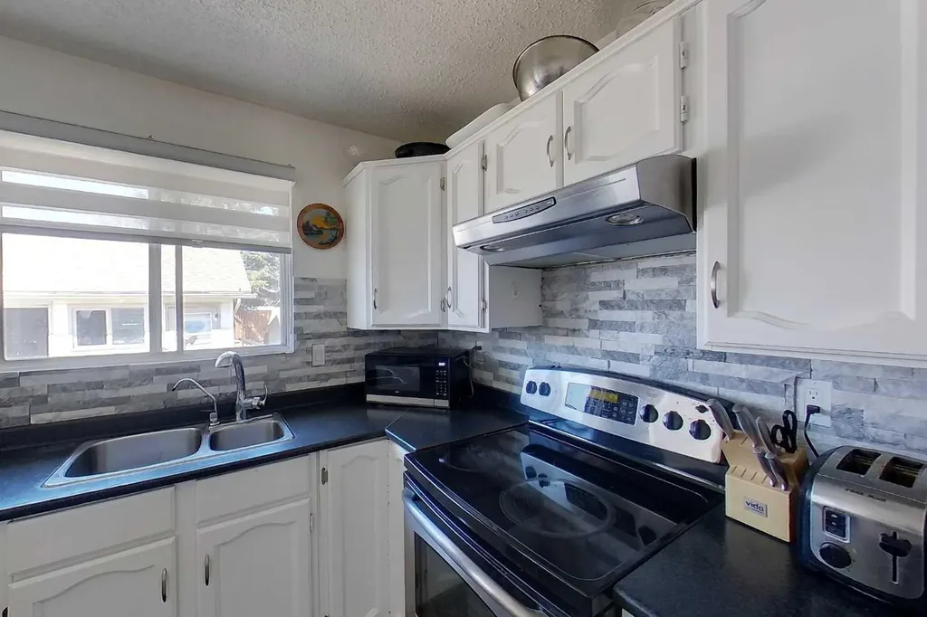 312 12 Street SE Slave Lake AB T0G 2A3