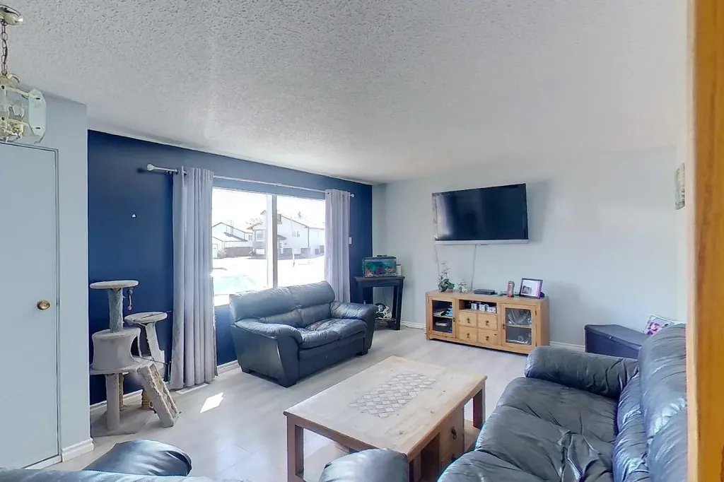 312 12 Street SE Slave Lake AB T0G 2A3