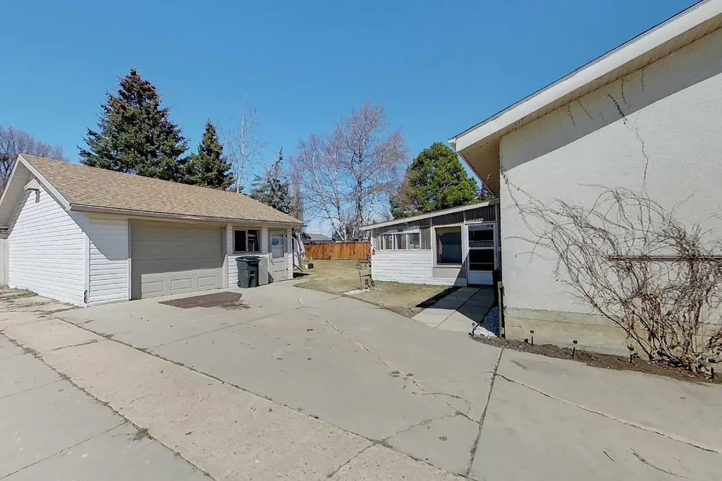 312 12 Street SE Slave Lake AB T0G 2A3