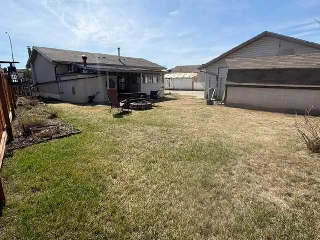 312 12 Street SE Slave Lake AB T0G 2A3