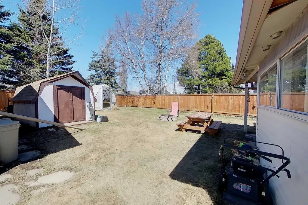 312 12 Street SE Slave Lake AB T0G 2A3