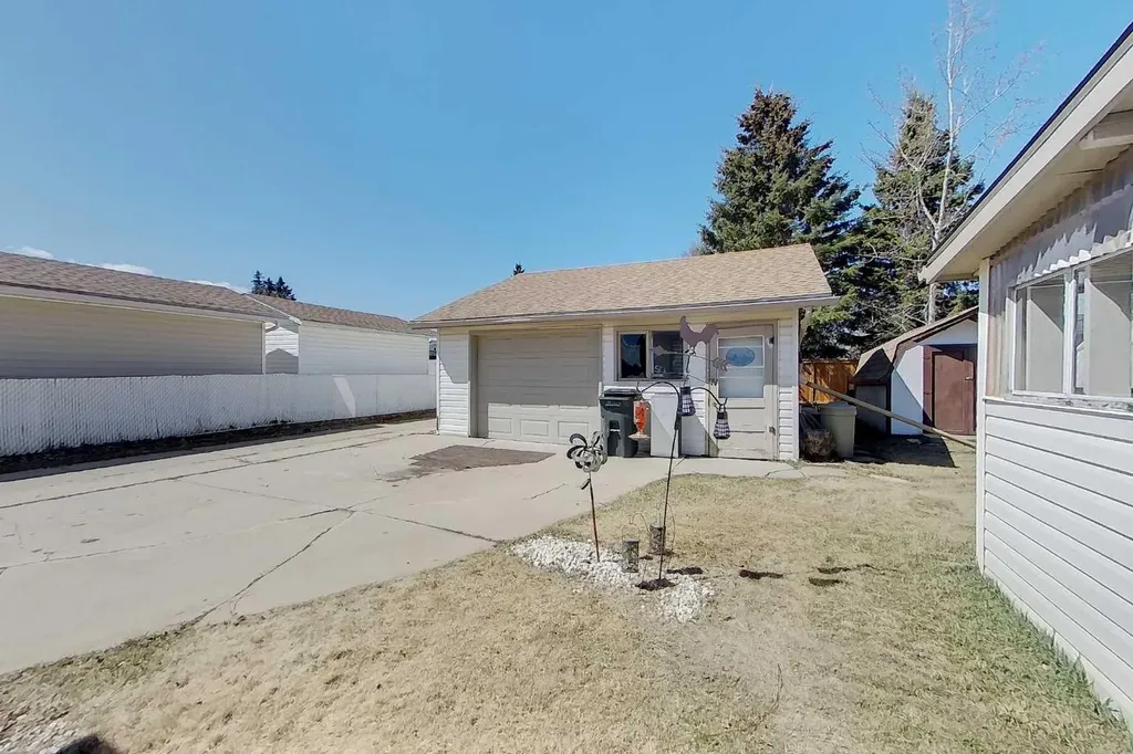 312 12 Street SE Slave Lake AB T0G 2A3