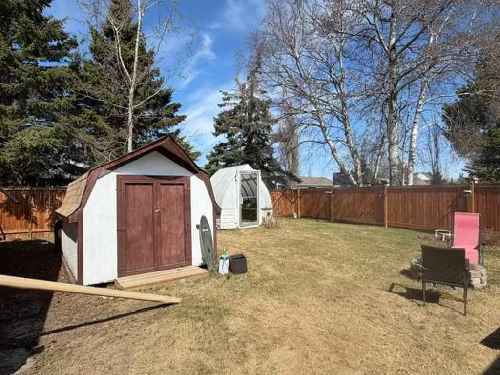 312 12 Street SE Slave Lake AB T0G 2A3