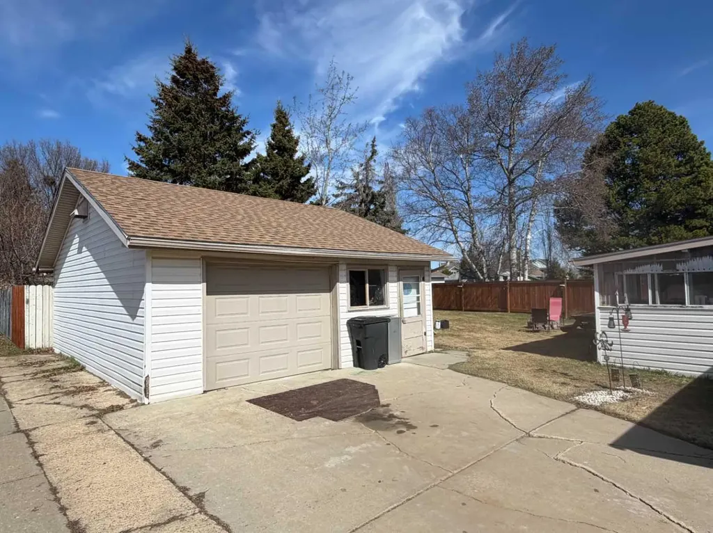 312 12 Street SE Slave Lake AB T0G 2A3