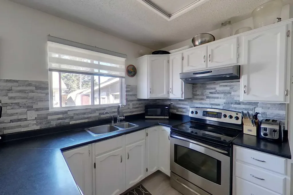 312 12 Street SE Slave Lake AB T0G 2A3
