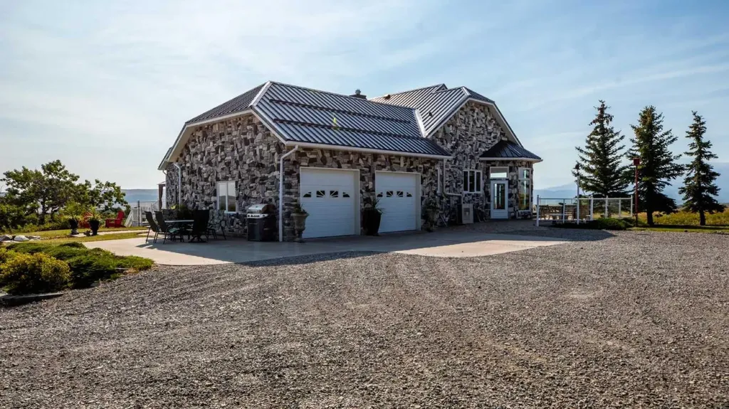 29215 Township Road 3-0 Rural Pincher Creek No. 9 M.d. Of AB T0K1W0