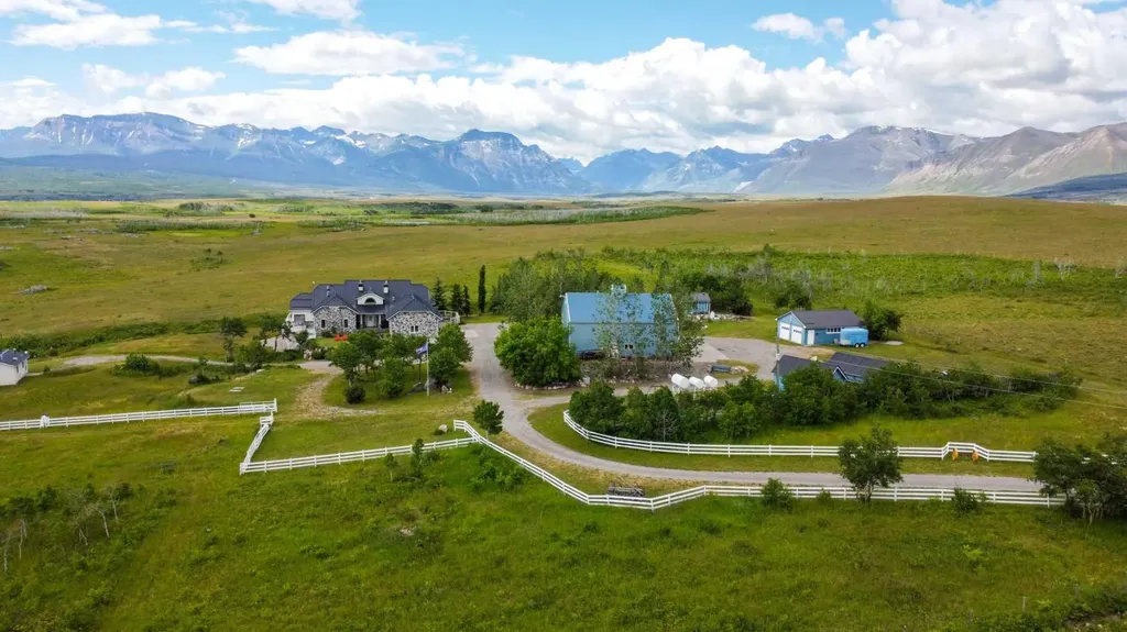 29215 Township Road 3-0 Rural Pincher Creek No. 9 M.d. Of AB T0K1W0