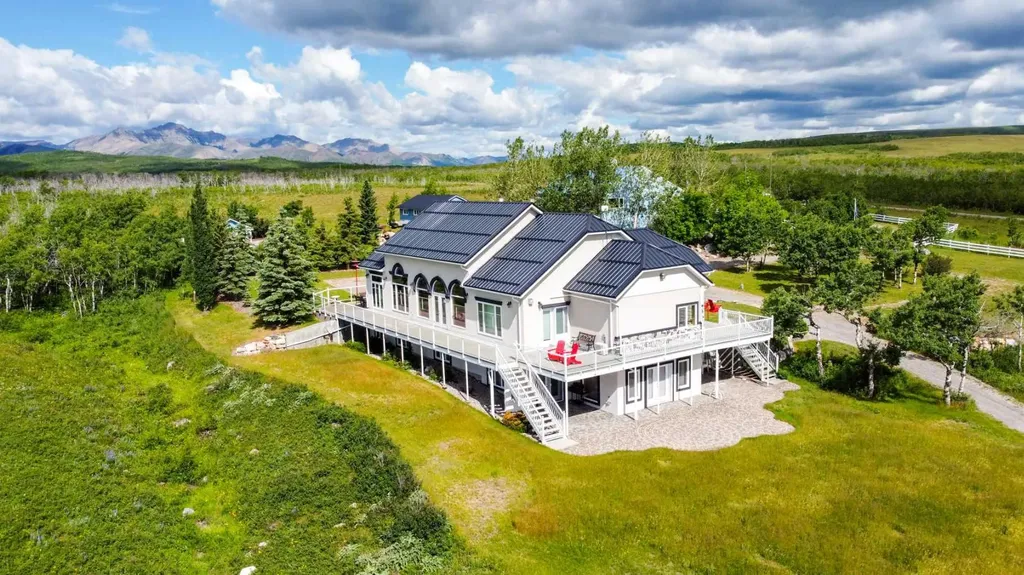 29215 Township Road 3-0 Rural Pincher Creek No. 9 M.d. Of AB T0K1W0