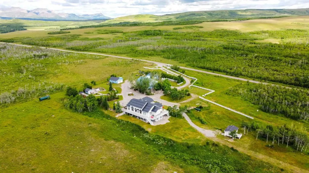 29215 Township Road 3-0 Rural Pincher Creek No. 9 M.d. Of AB T0K1W0