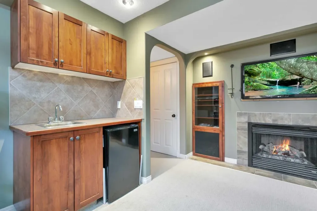 100 Wade Close Red Deer AB T4N 7E6