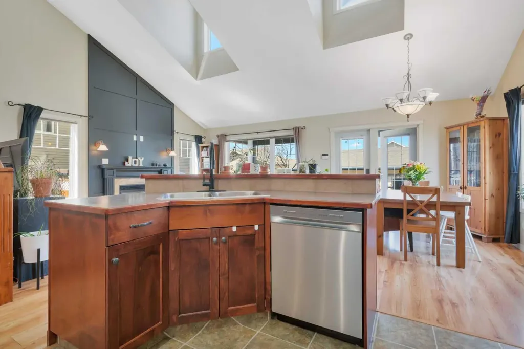 100 Wade Close Red Deer AB T4N 7E6
